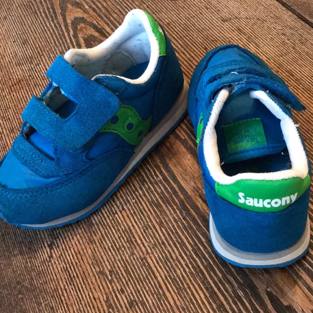 Saucony Jazz hook and loop sneakers.